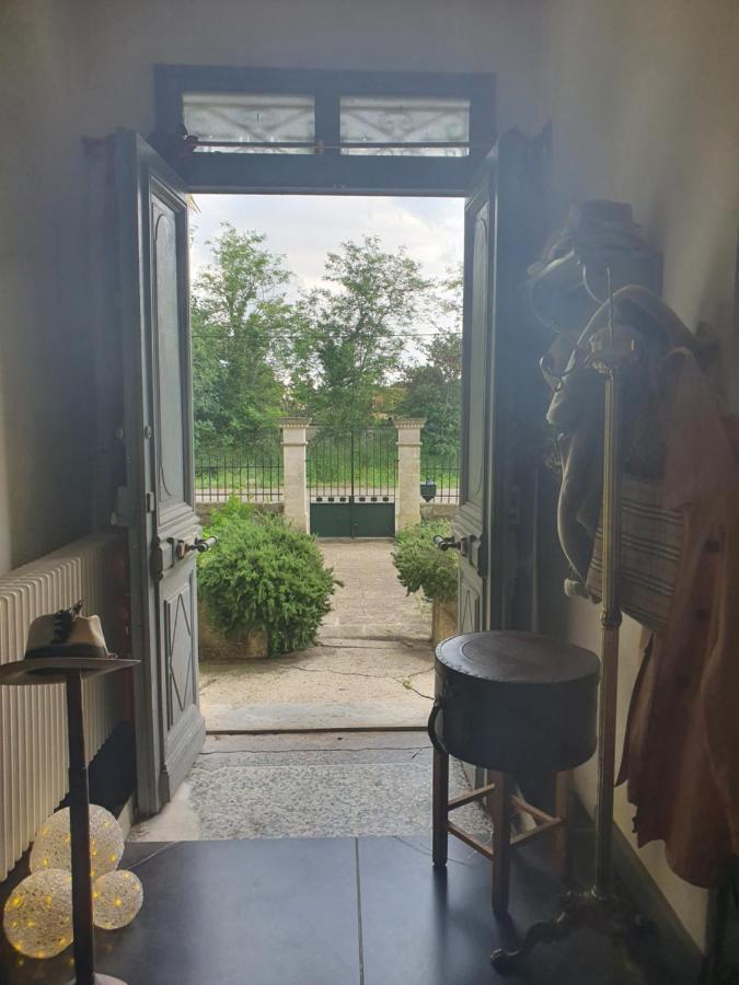 Manoir En Crau Hotel Arles Kültér fotó